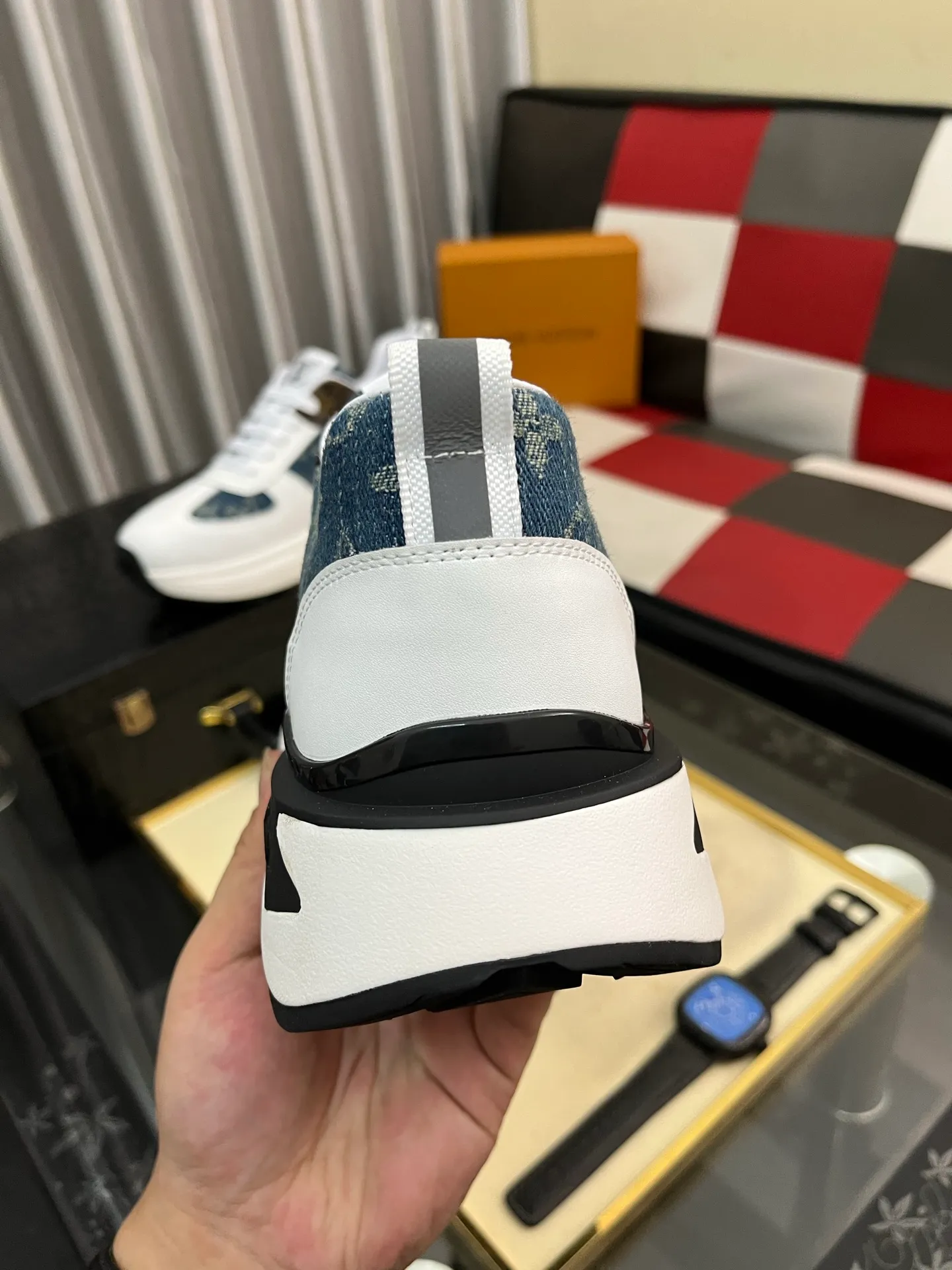 Men's shoes 💰458⌚️⌚️《Louis vuitton/LV Louis Vuitton》original quality.~ Unique modern style sneakers. 🏃A must-have casual shoe for trendy men😍😍 Original brand imported from Italy, imported original leather, cowhide lining (refuses to discolor and grind feet) sole: original sole provided by the original factory, French lazy style design ⚠️Fit to the feet, original quality, super comfortable original sole. Code number: 38-442️⃣Colors available